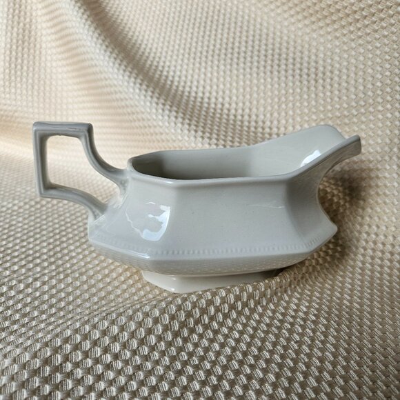 Johnson Brothers -‎ Vintage Plain White Gravy Boat with Dish - Made in England - Picture 7 of 15